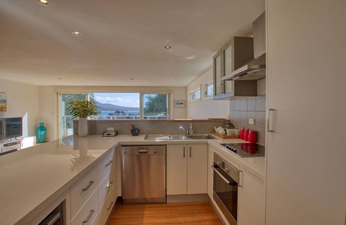 Binalong Bay House | Seaview Apartment