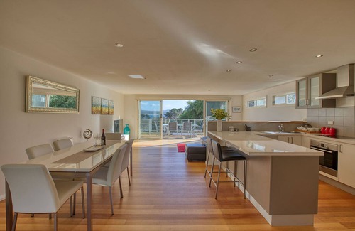 Binalong Bay House | Seaview Apartment