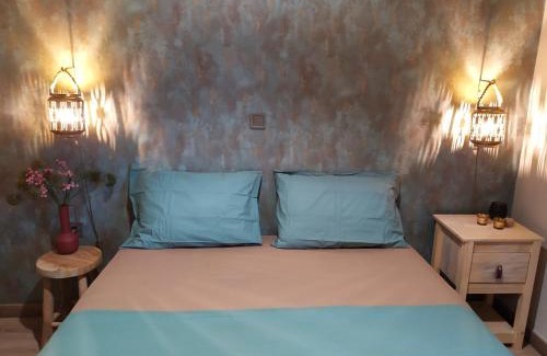 Sarakiniko Apartment | SeaView Backyard