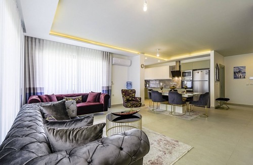 Kestel Apartment | Seaview Flat w Pool Near New Year Market in Alanya