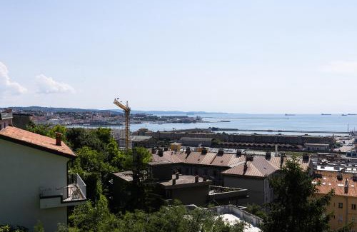 Roiano-Gretta-Barcola-Cologna-Scorcola Apartment | Seaview Panoramic Apartment