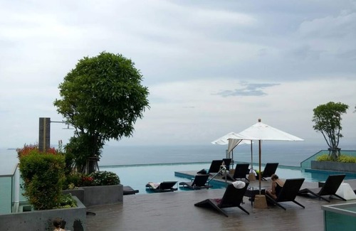North Pattaya Apartment | Seaview room in Wongamat beach ,Pattaya. 1-2 minutes walk to the beach.