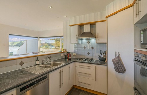 Whitianga Cottage | Seaview Serenity- Whitianga Holiday Home