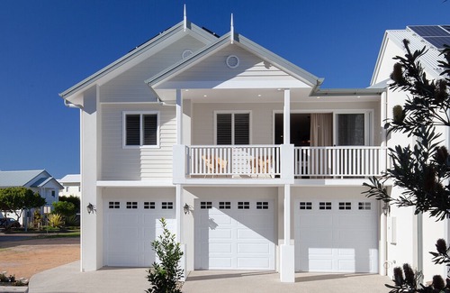 Marcoola House | Seaward Lane Beach House - Luxurious 7 Bed 7 Bath with Pool - close to beach