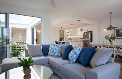 Marcoola House | Seaward Lane Beach House - Luxurious 7 Bed 7 Bath with Pool - close to beach