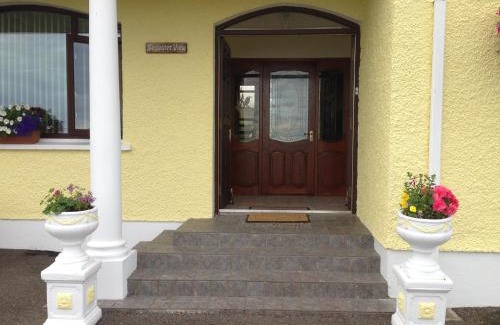 Moville Apartment | Seawater View Accomadation - Accommodation only