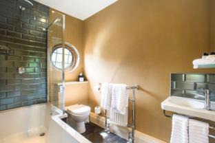 Martlesham Heath Hotel | Seckford Hall Hotel & Spa