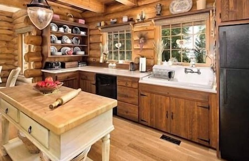 Kincardine Cottage | Secluded 1200' beachfront private 64 acre log home
