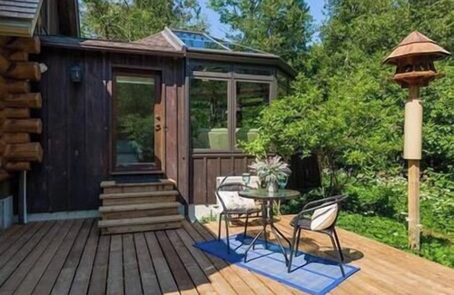 Kincardine Cottage | Secluded 1200' beachfront private 64 acre log home