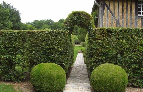 Les Jonquerets-de-Livet House | Secluded 15th Cent. Manor House with a large pool in a landscaped setting