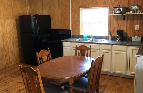 Stockdale Cabin | Secluded 2 bedroom cabin near Lake Jackson.