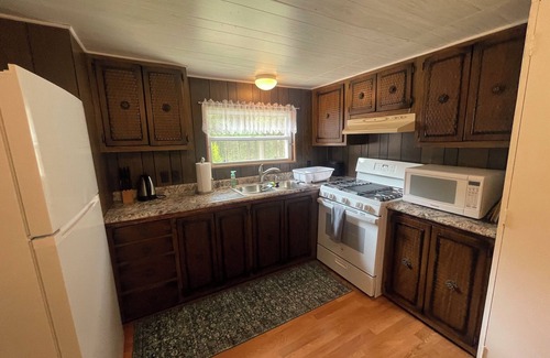 Mauston House | Secluded 2-bedroom mobile home with AC, WiFi in Mauston