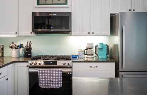 Louisa Resort | Secluded 3 Acre 5 BR Resort w/Private Heated Salt-Water Pool, Hot tub, Boat Dock