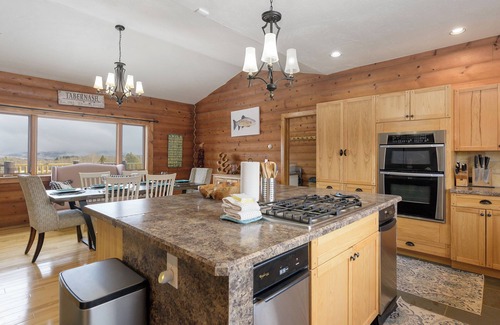 Kremmling Cabin | Secluded 4 bedroom cabin, private HT, mt views