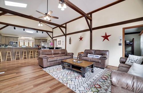Effort House | Secluded 4 BR-Heated Pool/Hot Tub/Game Room/Fishing Pond/Huge Deck/Fire Pit!