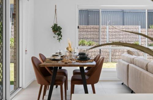 Victoria Point House | Secluded 4Bed Retreat Mins to Beaches and Wineries