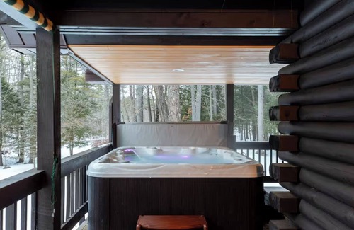 Town of New Baltimore Cabin | Secluded A-Frame Cabin: Hot tub, Views, EV charger