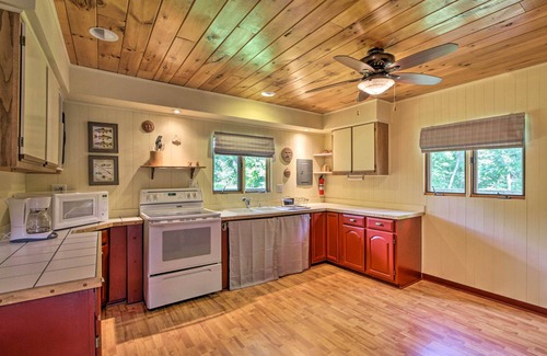 Wauzeka Cabin | Secluded A-Frame Hideaway w/Wraparound Deck!