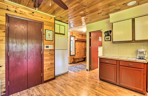 Wauzeka Cabin | Secluded A-Frame Hideaway w/Wraparound Deck!