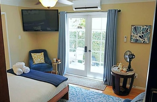Cal Heights House | Secluded and Private Personal Suite