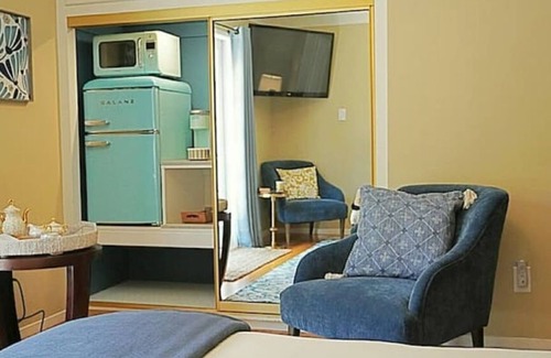 Cal Heights House | Secluded and Private Personal Suite
