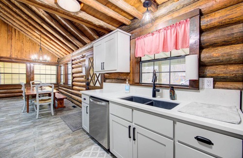 Garfield Cabin | Secluded Beaver Lake Cabin w/Private Dock!