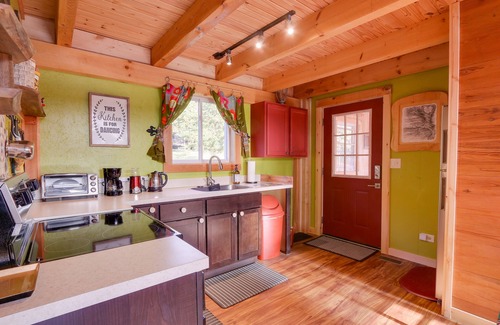 Ridgeway House | Secluded Berkeley Springs Home w/Fire Pit + Deck!