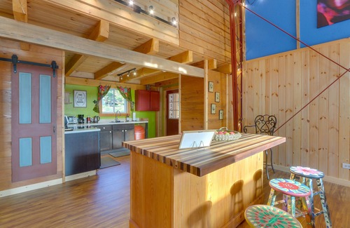 Ridgeway House | Secluded Berkeley Springs Home w/Fire Pit + Deck!