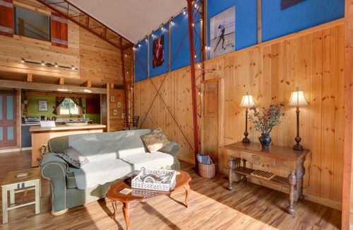Ridgeway House | Secluded Berkeley Springs Home w/Fire Pit + Deck!