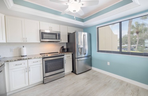 Pinellas Point Condo | Secluded between Bay and Gulf Seapointe Terrace