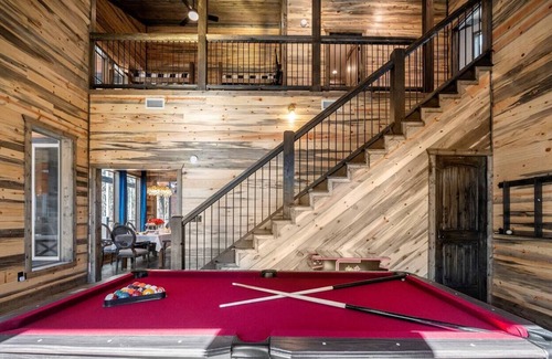 Hatton Cabin | Secluded Cabin! Hot Tub! Fire Pit! Dirt Trails