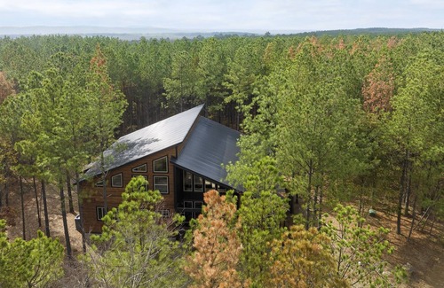 Hatton Cabin | Secluded Cabin! Hot Tub! Fire Pit! Dirt Trails