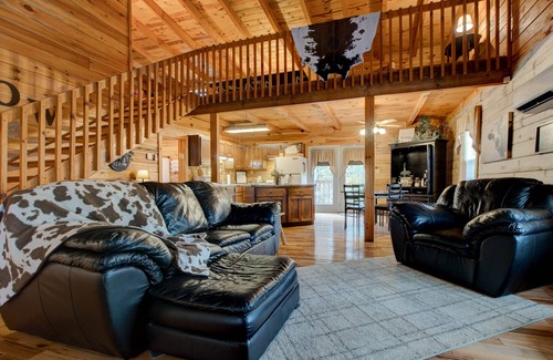 Heidelberg Cabin | Secluded Cabin on 70 acres private land, ping pong table, Red River Gorge, KY