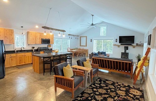 Campton Cabin | Secluded Cabin - Peace and Quiet with a view!