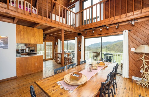 Lovingston Cabin | Secluded Cabin– Pool w/Mountain Views + Trails