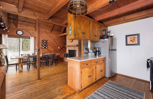 Lovingston Cabin | Secluded Cabin– Pool w/Mountain Views + Trails