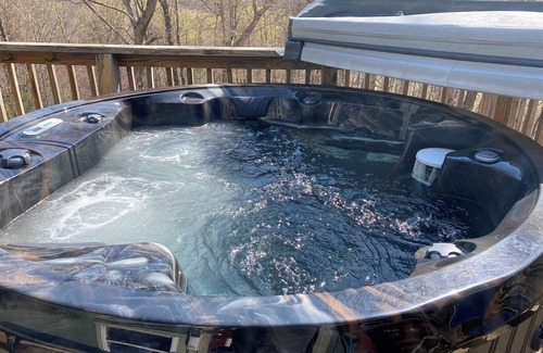 Athens Cabin | Secluded cabin situated near State Parks!