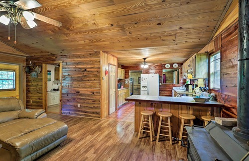 Neely Cabin | Secluded Cabin w/Pond ~ 37 Mi to Gulf Coast!