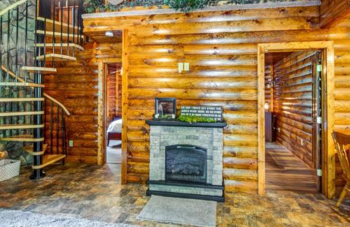 Blandburg House | Secluded Cabin with On-Site Creek and Trails!
