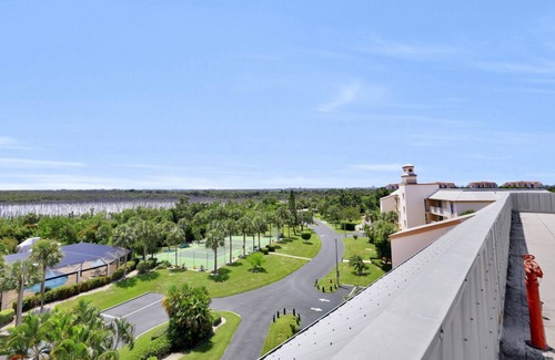 Marco Island Condo | Secluded condo in quiet section of Island w/ heated pool & hot tub