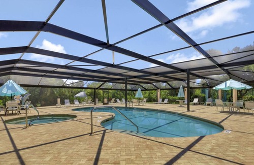 Marco Island Condo | Secluded condo in quiet section of Island w/ heated pool & hot tub