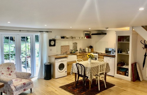 Broadway Cottage | Secluded Cottage 5 Minute Walk To Broadway Centre