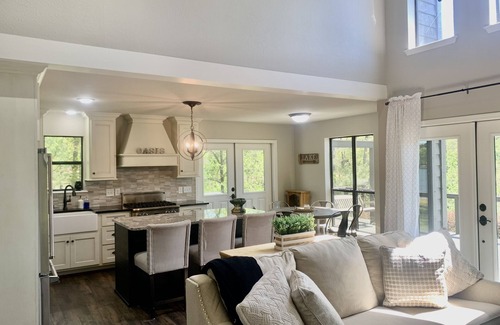 Arley House | Secluded Cove-Stunning Views- Sloping Lot- Near Duncan Bridge