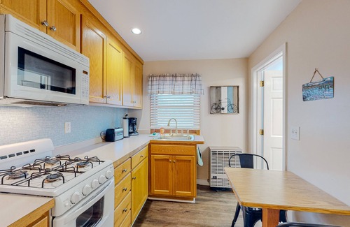 Eastern Vermont Cabin | Secluded, dog-friendly cabin with hot tub, mountain view, fireplace & deck