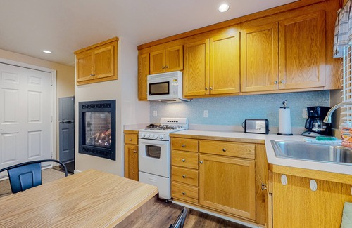 Eastern Vermont Cabin | Secluded, dog-friendly cabin with hot tub, mountain view, fireplace & deck