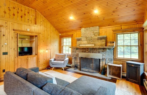 Tannersville House | Secluded Elka Park Cabin Hot Tub and Fire Pit!