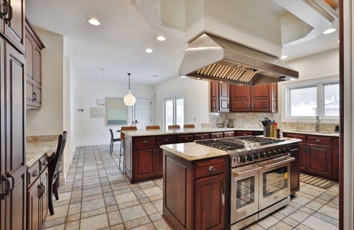 Lancaster House | Secluded estate sleeps 21! Huge Indoor Heated pool! Sauna and Hot tub