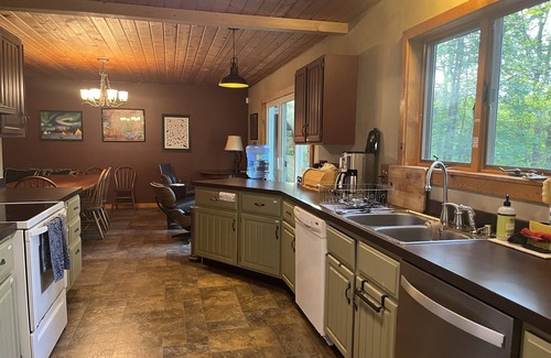 Delton House | Secluded family-friendly lake house in the woods