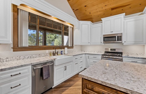 Flagstaff Cabin | Secluded Flagstaff Cabin Getaway and Guesthouse (Sleeps 20)