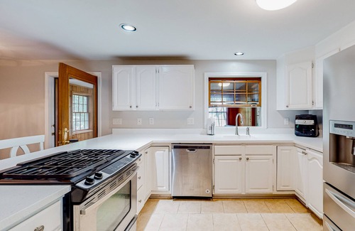 Harpswell House | Secluded getaway on the sound with high-speed WiFi, deck & full kitchen